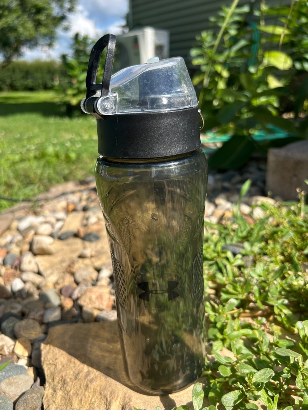 Under Armour Smoke Gray Plastic Flip Top Water Bottle 
24 oz - Picture 11 of 11